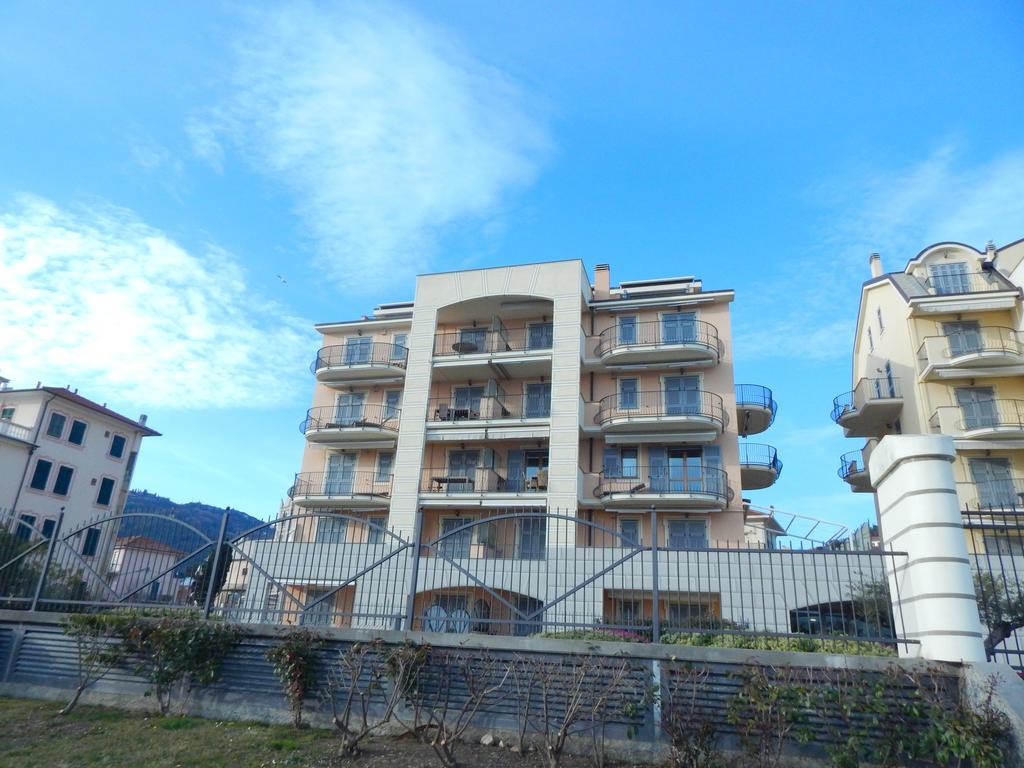 Residence La Perla Finale Ligure Esterno foto
