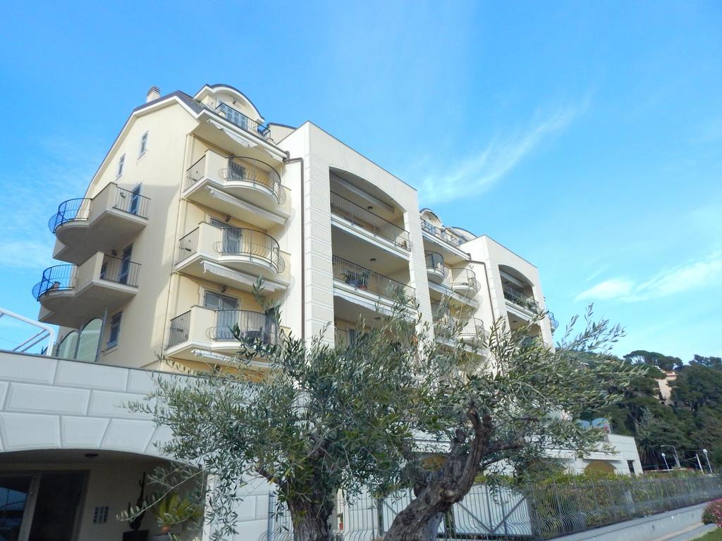 Residence La Perla Finale Ligure Esterno foto